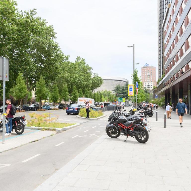 Piso de 2 Dormitorios con Vistas a la Ciudad Confort y Estilo en Madrid Temporal AGPE322 - Apartamento de 2 dormitorios - 28