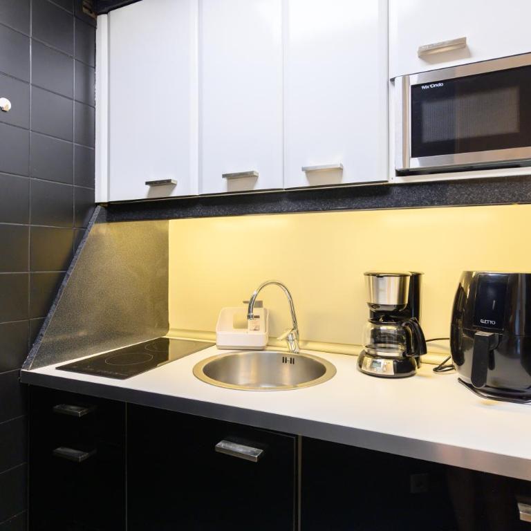 Piso de 2 Dormitorios con Vistas a la Ciudad Confort y Estilo en Madrid Temporal AGPE322 - Apartamento de 2 dormitorios - 37