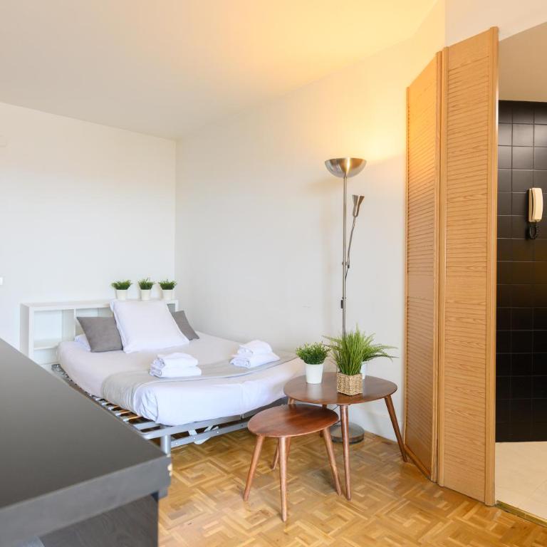 Piso de 2 Dormitorios con Vistas a la Ciudad Confort y Estilo en Madrid Temporal AGPE322 - Apartamento de 2 dormitorios - 40