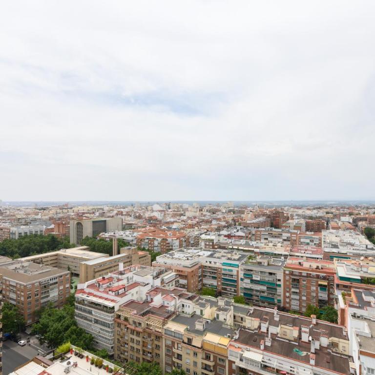 Piso de 2 Dormitorios con Vistas a la Ciudad Confort y Estilo en Madrid Temporal AGPE322 - Apartamento de 2 dormitorios - 59