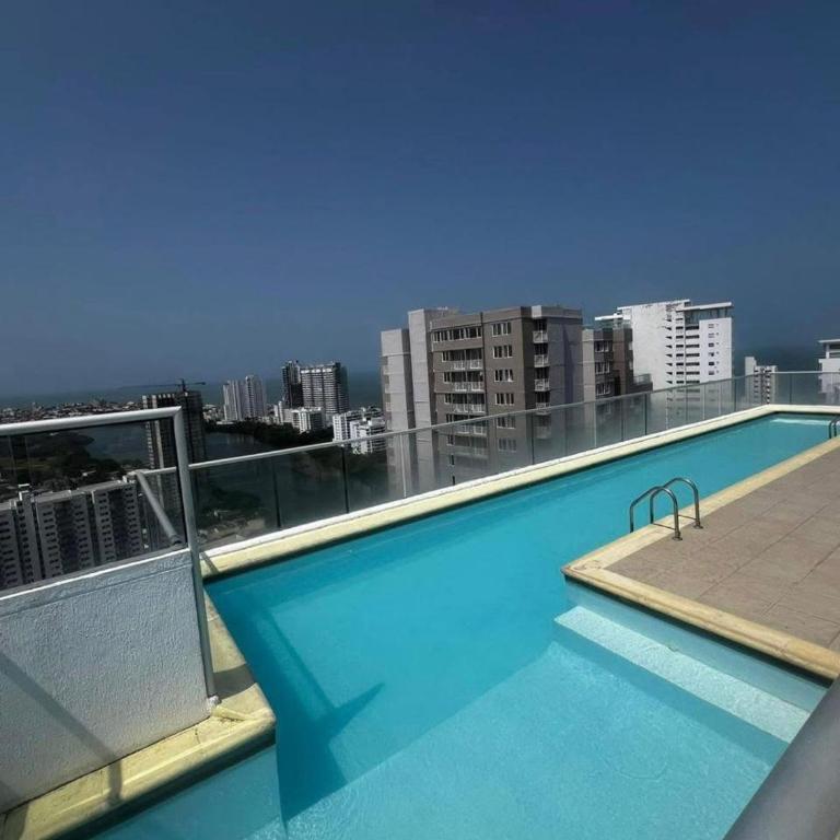 Apartamento amoblado, cómodo y cerca de lo mejor de la ciudad - Three-Bedroom Apartment - 1
