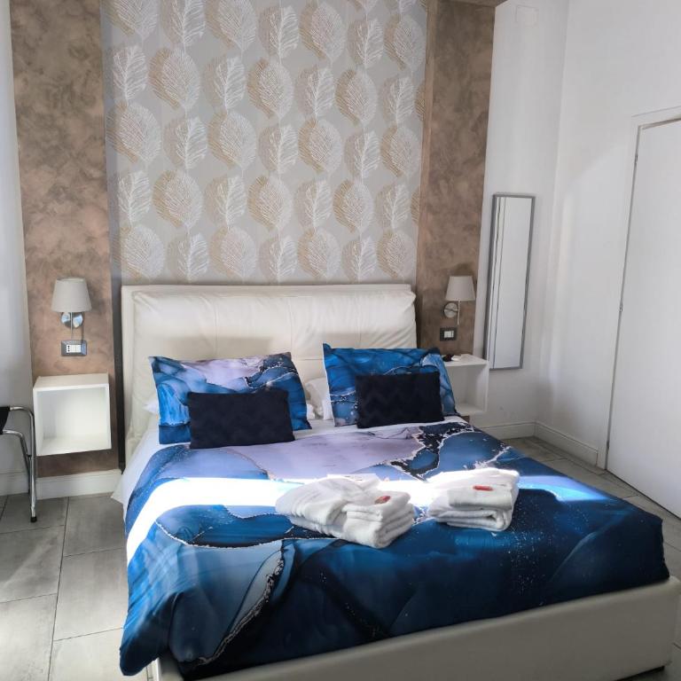 Castel Sant' Angelo Suites - Vatican - City center - Direct bus stop to and from Fiumicino Apt - Triple Room with Private Bathroom - 4