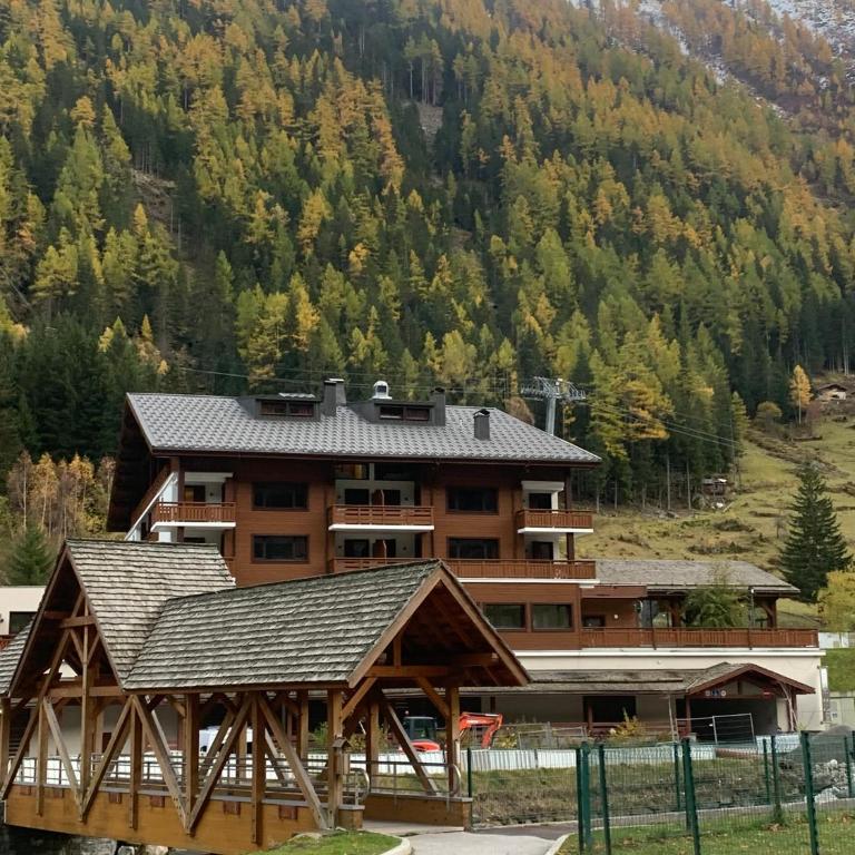 Appartement LE BUET skis aux pieds, piscine & Spa - Appartement 2 Chambres - 28