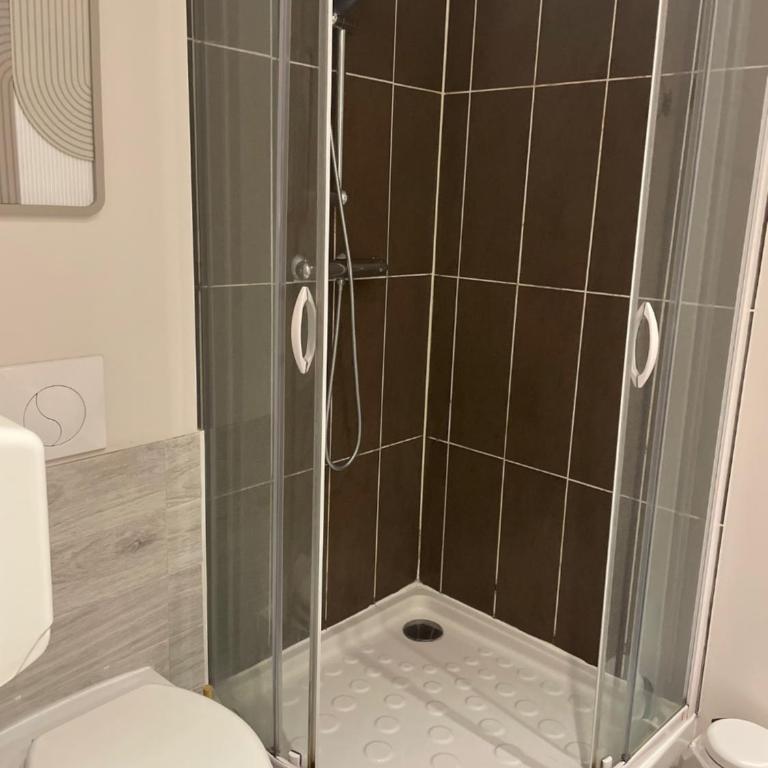 Le logis Katia - Chambre Double avec Salle de Bains Privative - 10