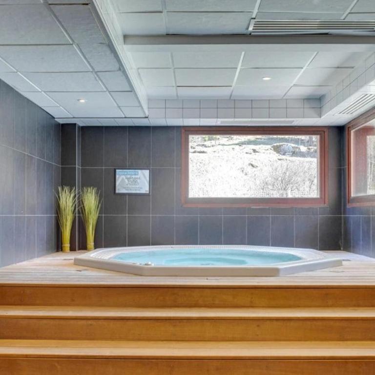 Appartement LE BUET skis aux pieds, piscine & Spa - Appartement 2 Chambres - 23