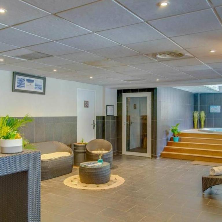 Appartement LE BUET skis aux pieds, piscine & Spa - Appartement 2 Chambres - 22