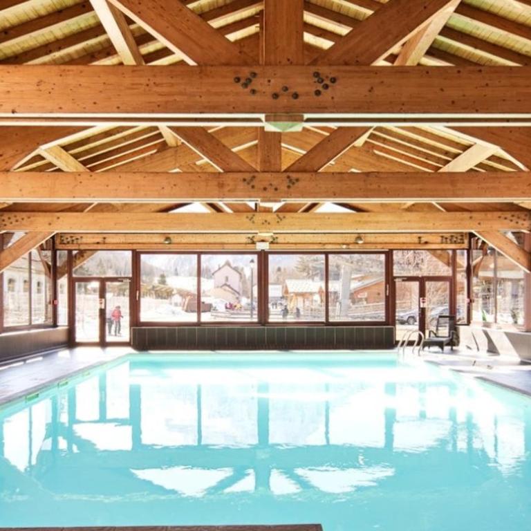 Appartement LE BUET skis aux pieds, piscine & Spa - Appartement 2 Chambres - 19
