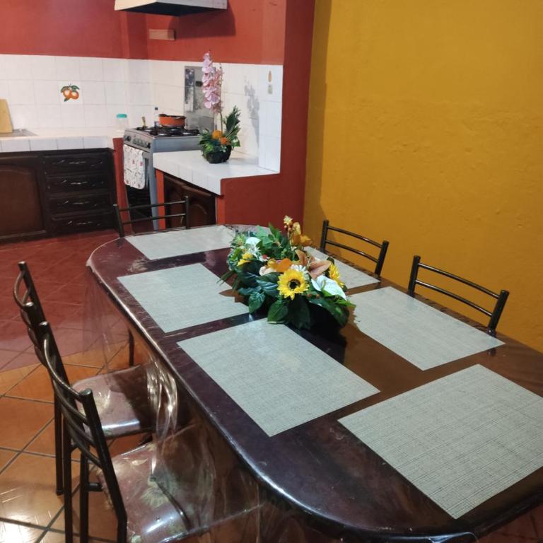 Hermoso departamento Cuenca sala, comedor, cocina, 4 camas - Apartamento de 2 dormitorios - 5