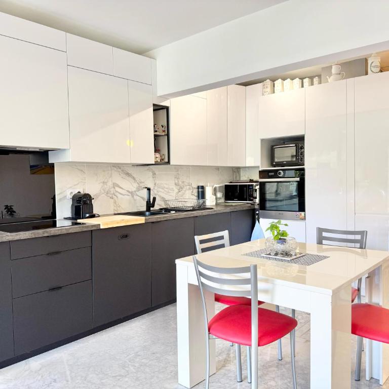 Beau 3 pieces, Vue Mer, 100m du Casino et des plages, double exposition avec terrasses - Appartamento con 3 Camere da Letto - 7