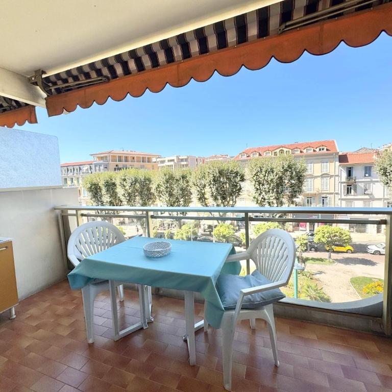 Beau 3 pieces, Vue Mer, 100m du Casino et des plages, double exposition avec terrasses - Appartamento con 3 Camere da Letto - 10