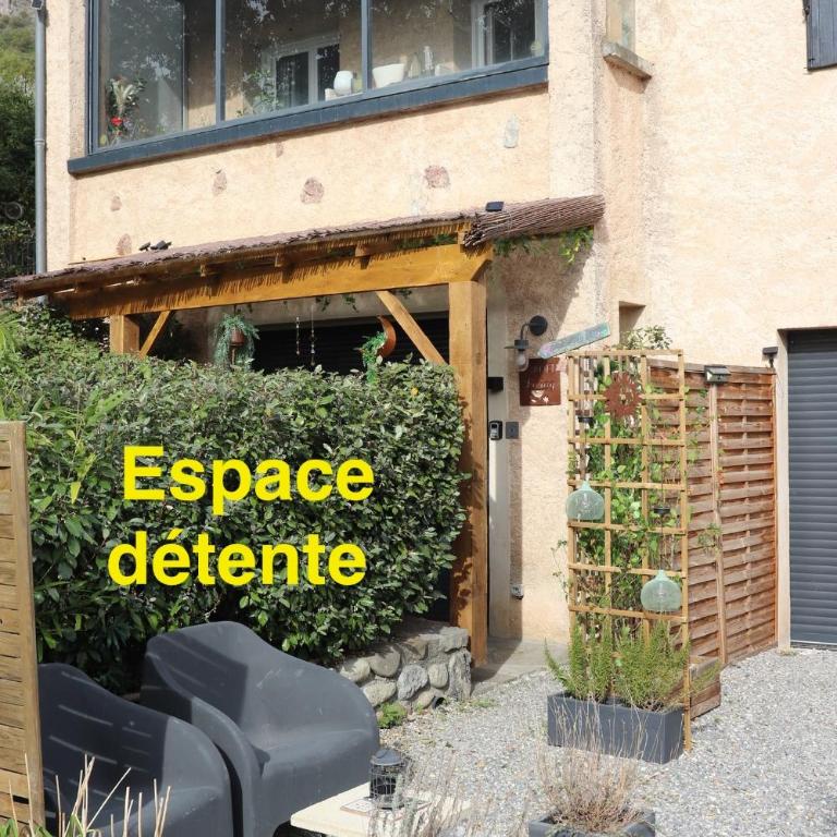 Grand studio en rez de jardin avec terrasse parking motos - Studio avec Terrasse - 26