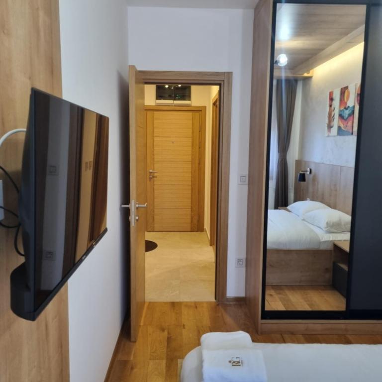 Royal Garden Centar apartmani - One-Bedroom Apartment - 4