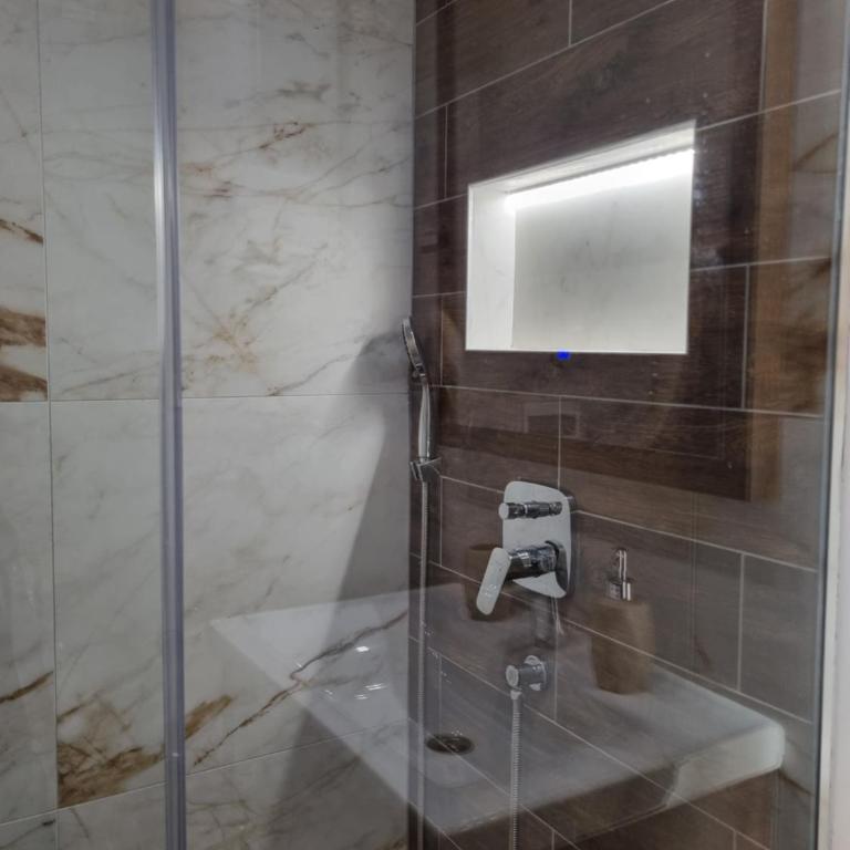 Royal Garden Centar apartmani - One-Bedroom Apartment - 20