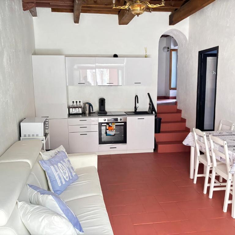 Morning Coffee & Cobblestones - A True French Village Stay - Maison 2 Chambres - 6