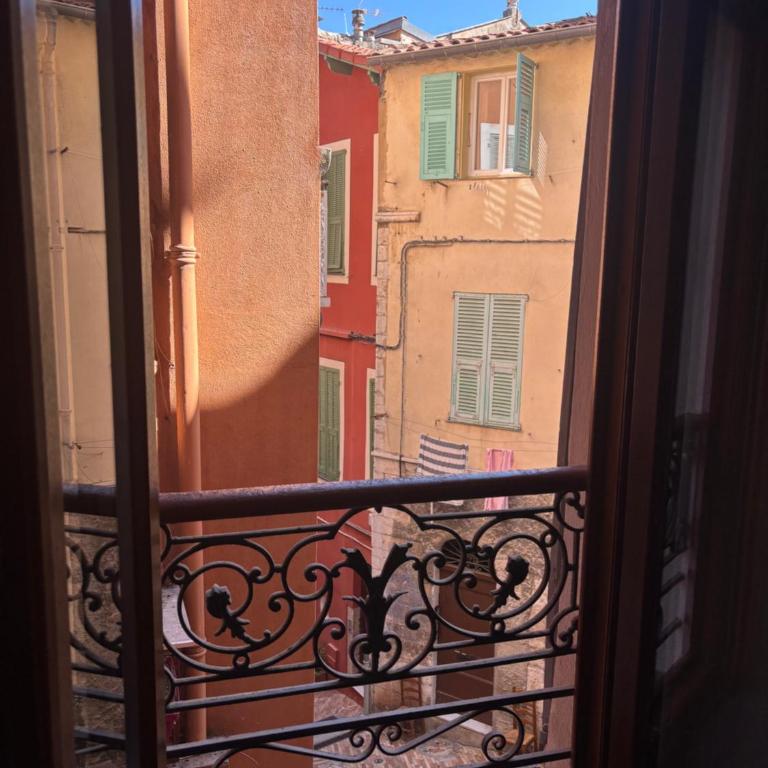 Morning Coffee & Cobblestones - A True French Village Stay - Maison 2 Chambres - 8