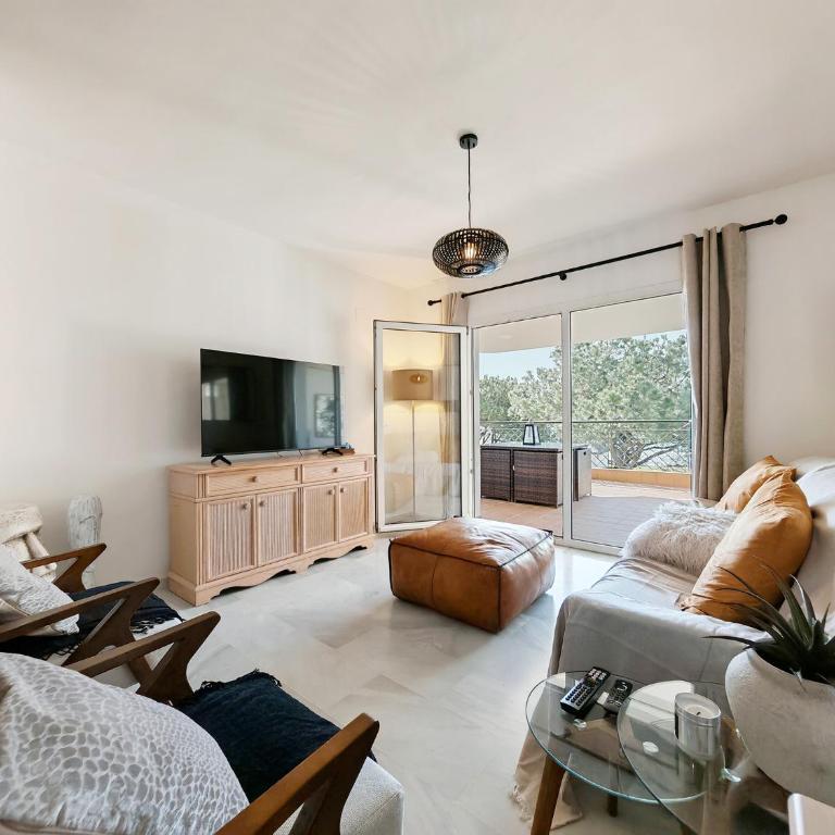 Stylish Beachfront apt with sea view - Apartment - 3