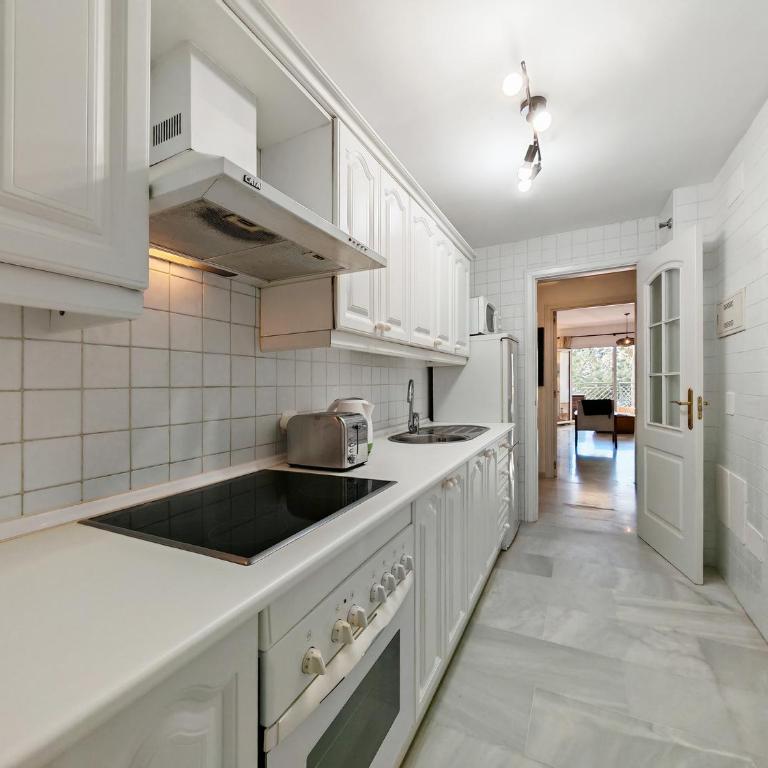 Stylish Beachfront apt with sea view - Apartment - 5