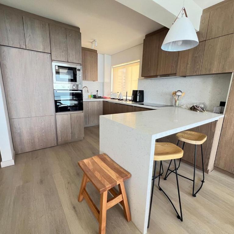 Spectacular oceanfront view for 8 people - Three-Bedroom Apartment - 9
