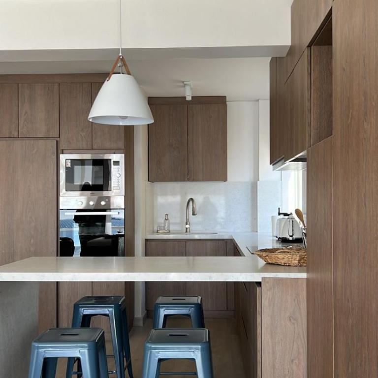 Spectacular oceanfront view for 8 people - Three-Bedroom Apartment - 12