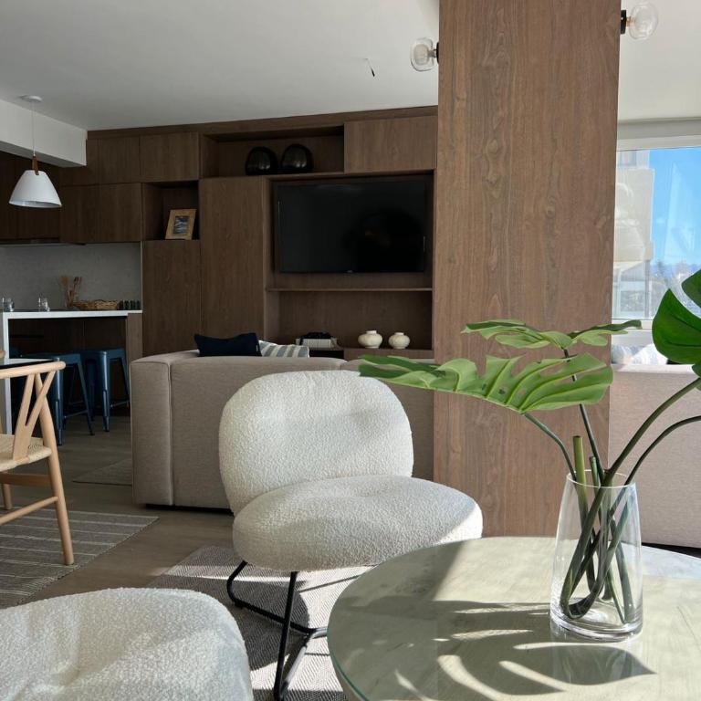 Spectacular oceanfront view for 8 people - Three-Bedroom Apartment - 18