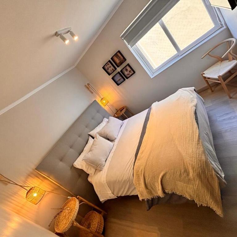 Spectacular oceanfront view for 8 people - Three-Bedroom Apartment - 23