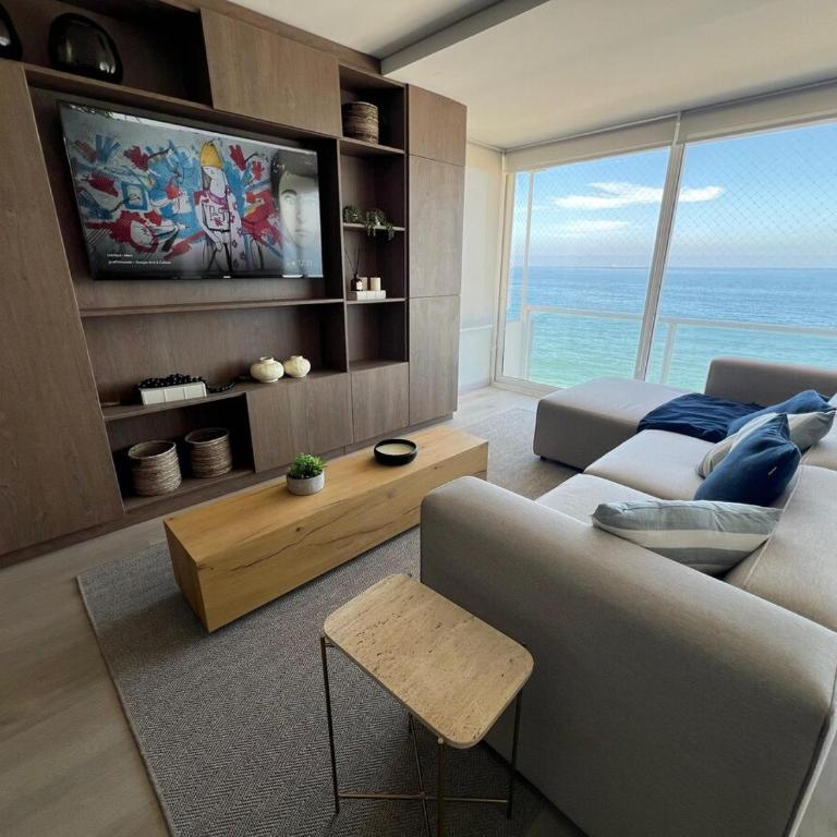 Spectacular oceanfront view for 8 people - Three-Bedroom Apartment - 24