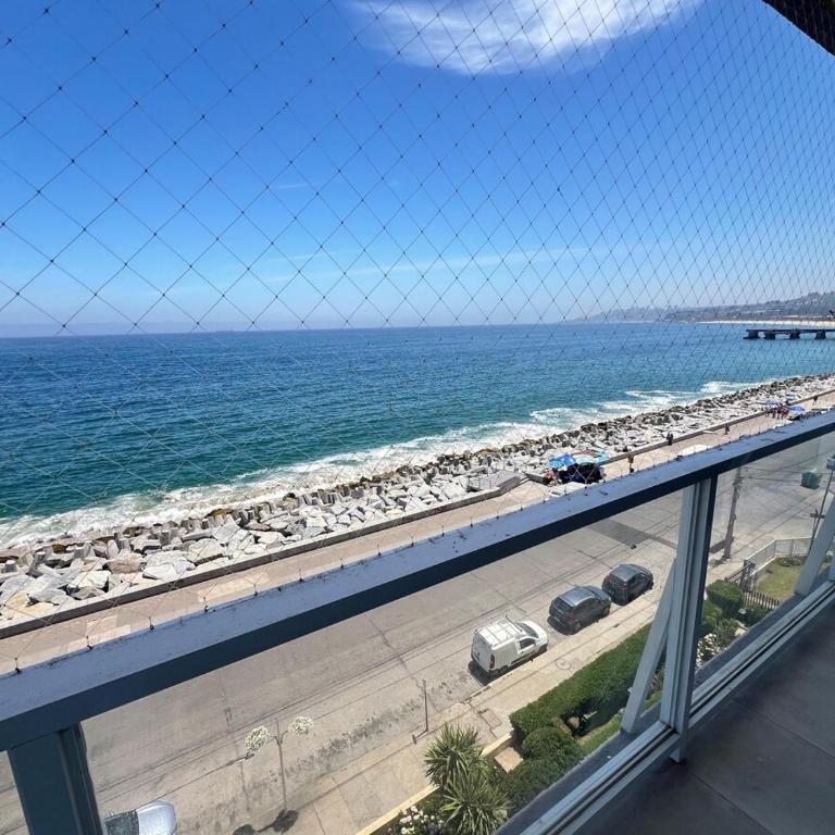 Spectacular oceanfront view for 8 people - Three-Bedroom Apartment - 32
