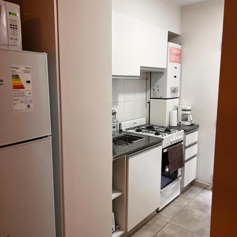 Monoambiente nuevo a 1 cuadra de Av Pellegrini - Apartamento - 5