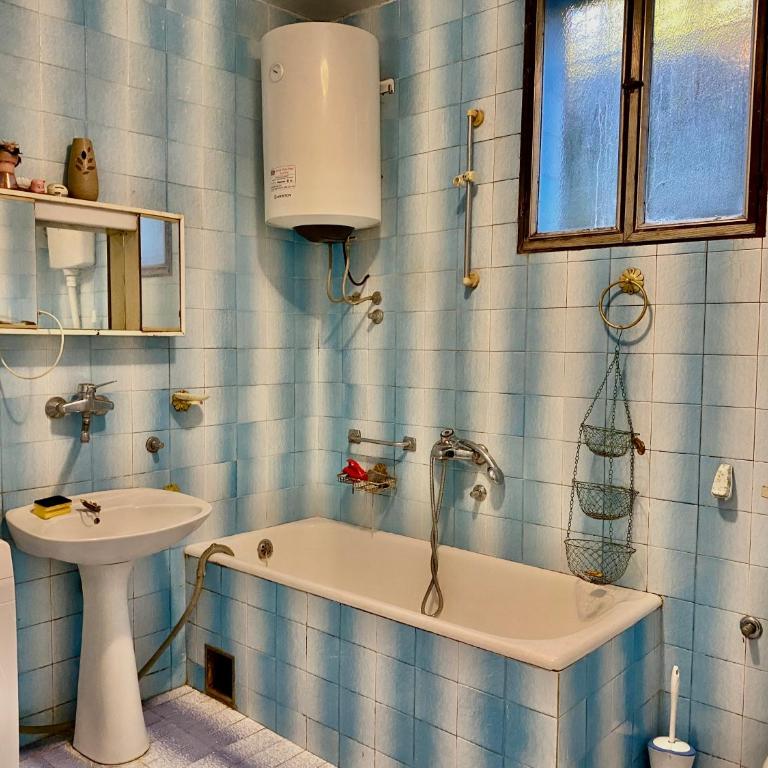 Small Hill Guesthouse - Deluxe Room - 3