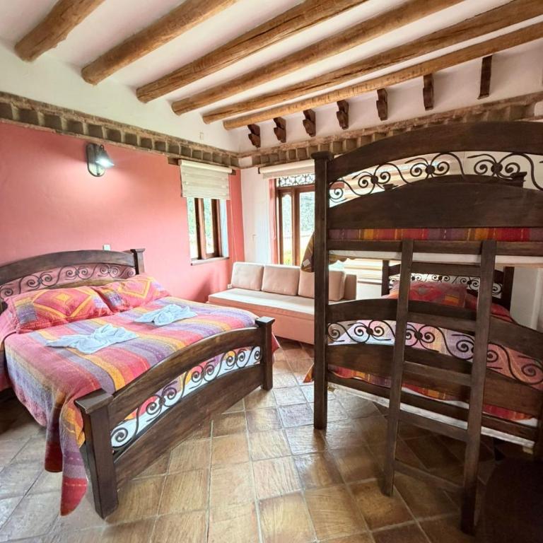 La Casa Colonial - Three-Bedroom House - 21