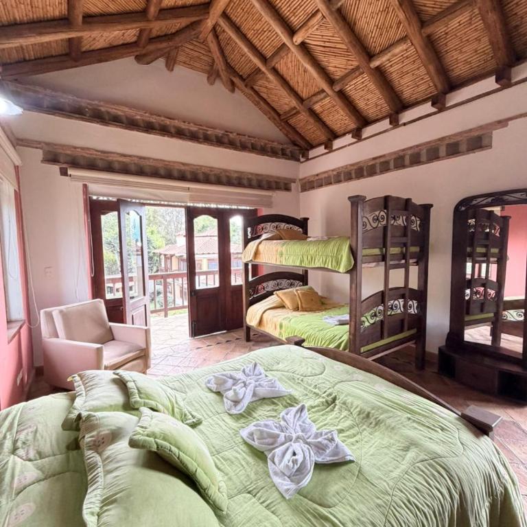 La Casa Colonial - Three-Bedroom House - 12