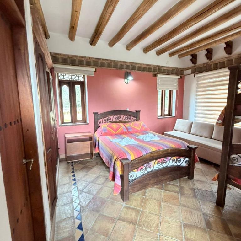 La Casa Colonial - Three-Bedroom House - 19