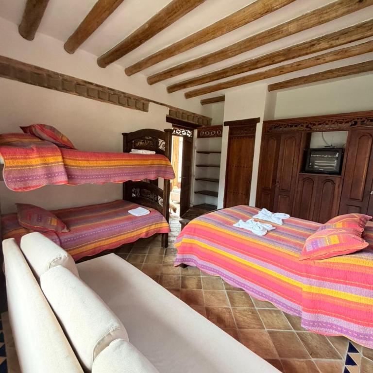La Casa Colonial - Three-Bedroom House - 11