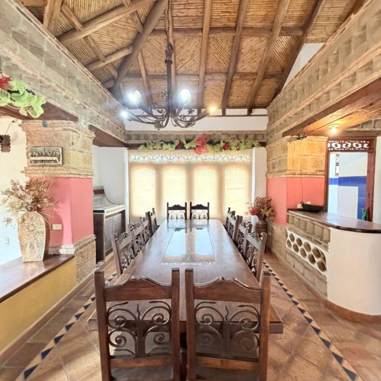 La Casa Colonial - Three-Bedroom House - 25