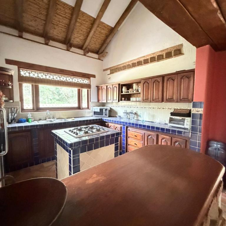 La Casa Colonial - Three-Bedroom House - 39
