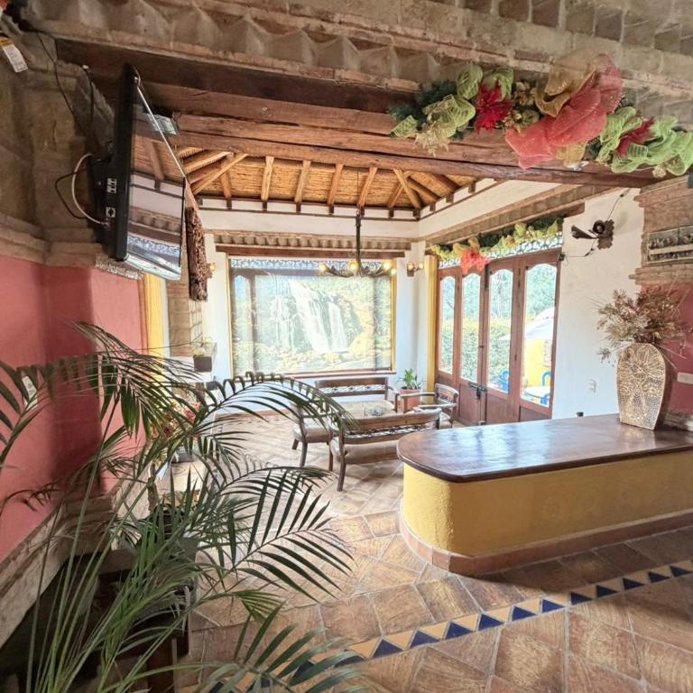 La Casa Colonial - Three-Bedroom House - 42