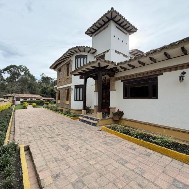 La Casa Colonial - Three-Bedroom House - 1