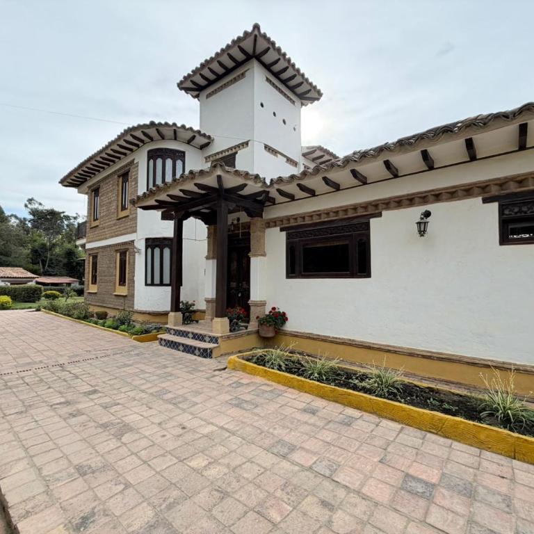 La Casa Colonial - Three-Bedroom House - 47