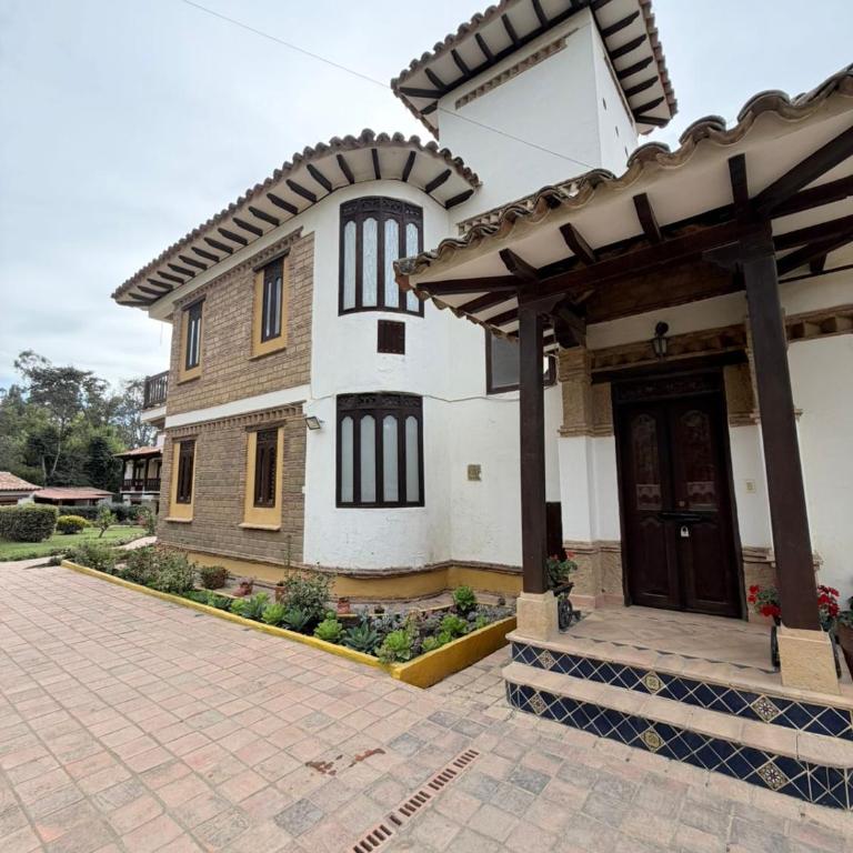 La Casa Colonial - Three-Bedroom House - 52