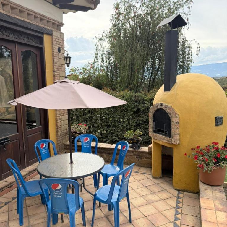 La Casa Colonial - Three-Bedroom House - 50