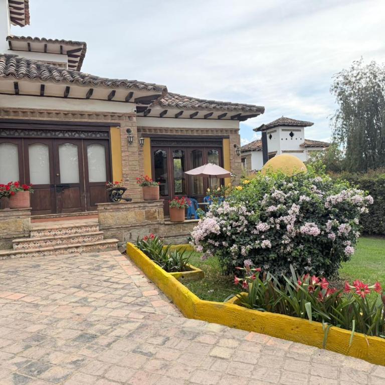 La Casa Colonial - Three-Bedroom House - 57