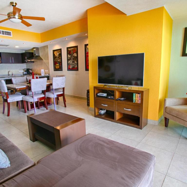 Pools, Gym and Restaurant, Beachfront 1BR - Vacation Home - 14