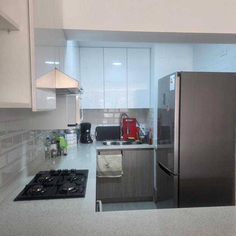 Departamento equipado, cómodo, tranquilo y céntrico - Three-Bedroom Apartment - 13