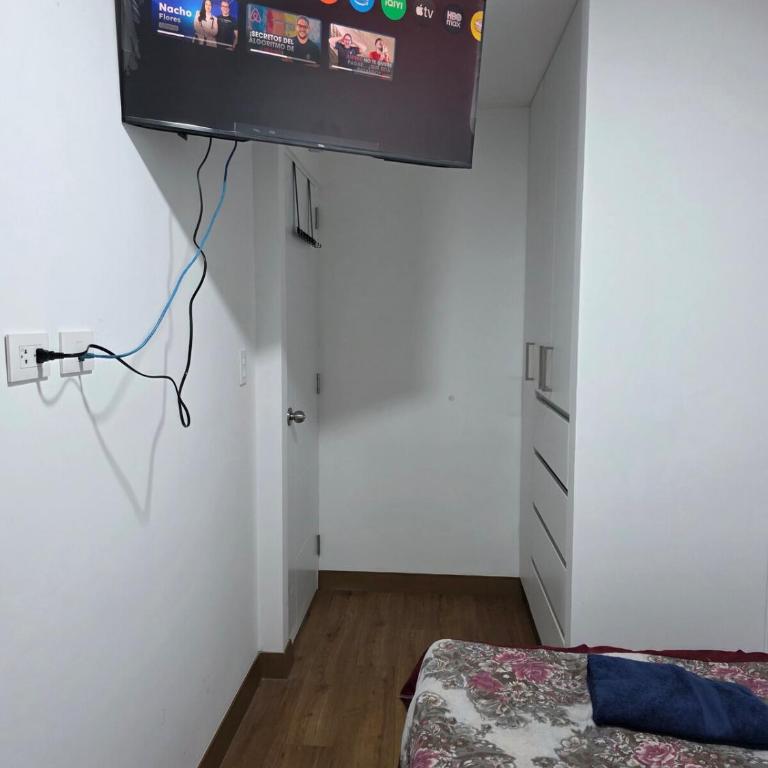 Departamento equipado, cómodo, tranquilo y céntrico - Three-Bedroom Apartment - 18