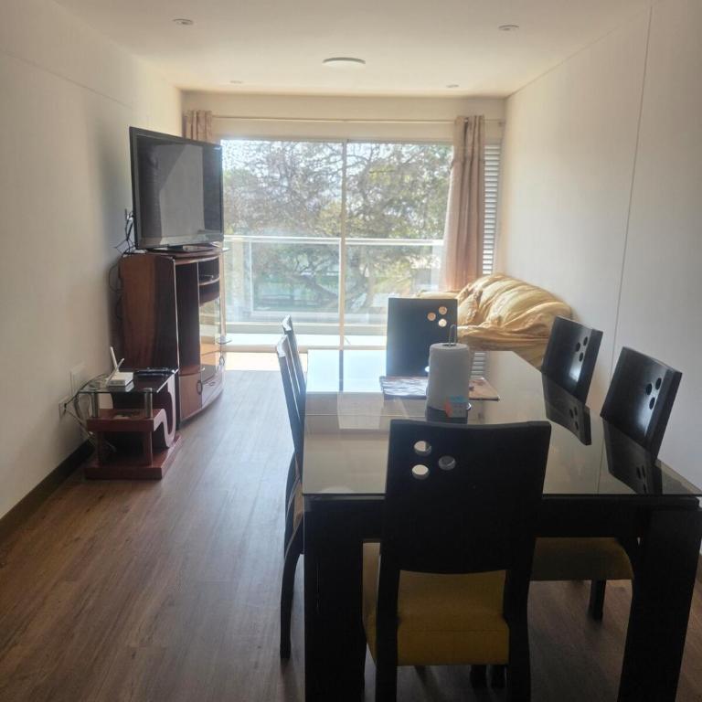 Departamento equipado, cómodo, tranquilo y céntrico - Three-Bedroom Apartment - 22