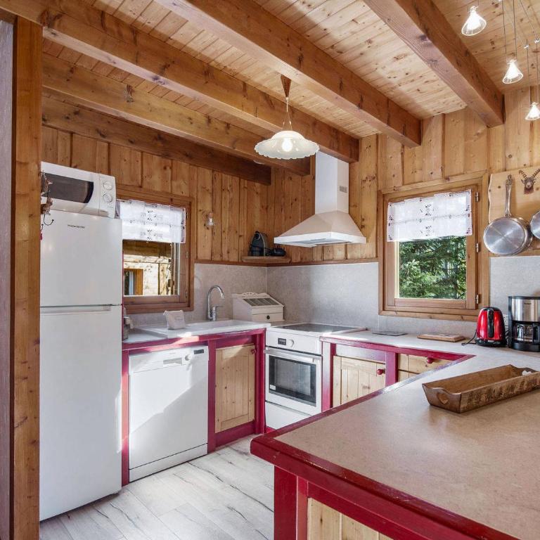 Chalet savoyard près des pistes, 13 personnes, Parking, Wifi - FR-1-568-59 - Chalet - 3