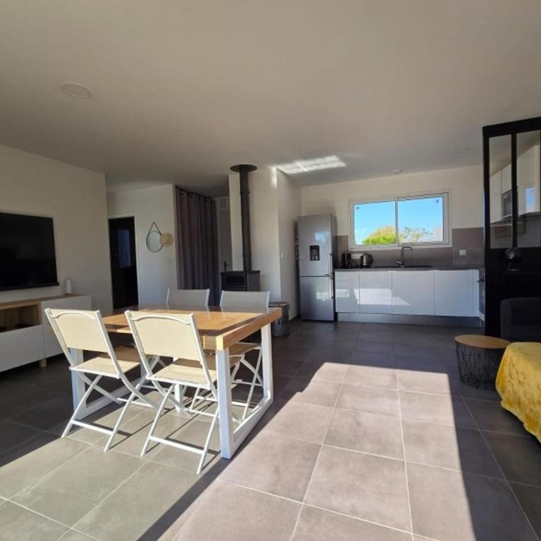 Maison calme 4 pers. à 3km de la mer avec jardin, clim, TV, vélos, BBQ et hamac - FR-1-777-20 - Ferienhaus - 2