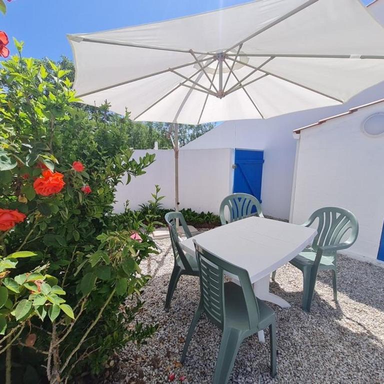 Maison avec Piscine Chauffée, Proche Mer et Commerces, pour 4/5 Pers., Animaux Admis - FR-1-777-22 - Vacation Home - 3