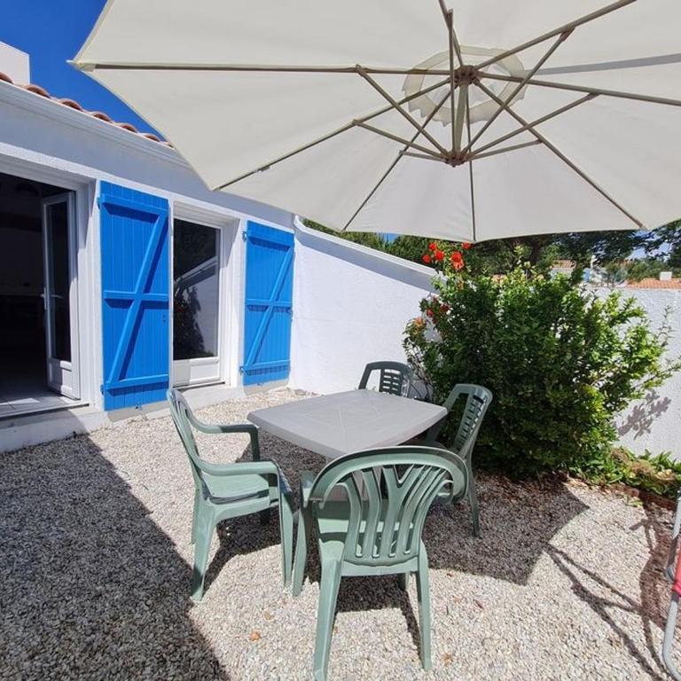 Maison avec Piscine Chauffée, Proche Mer et Commerces, pour 4/5 Pers., Animaux Admis - FR-1-777-22 - Vacation Home - 4