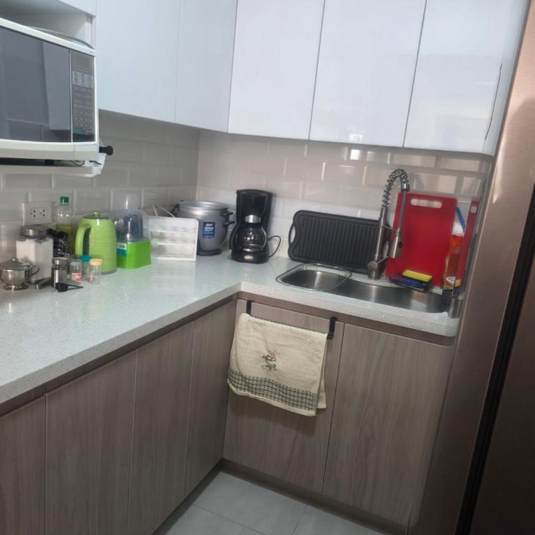 Departamento equipado, cómodo, tranquilo y céntrico - Three-Bedroom Apartment - 5